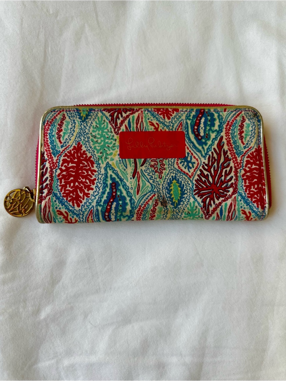 LILLY PULITZER Coral Reef Coastal Print Zip Around Wallet Pink Gold Logo Resort